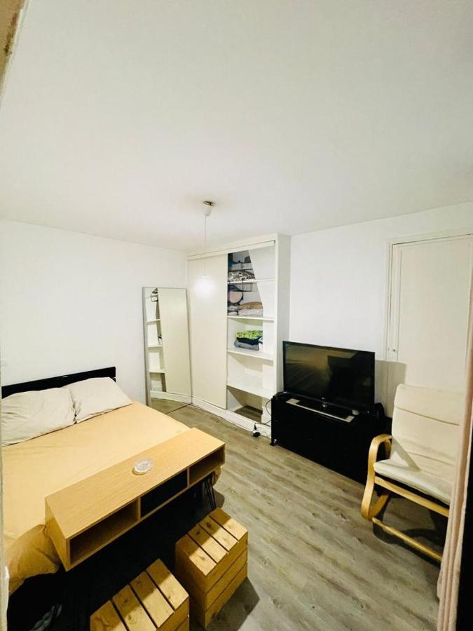 Appartement En Plein Coeur Du 10Eme Et Proche De Plusieurs Gares Paris Bagian luar foto